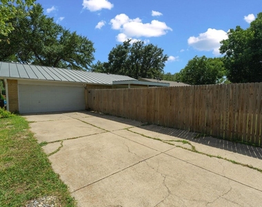 4222 Foliage Drive - Photo Thumbnail 3