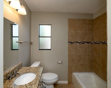 207 Hackberry Street - Photo Thumbnail 16