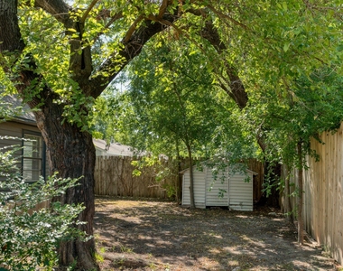 207 Hackberry Street - Photo Thumbnail 20