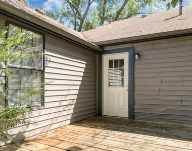 207 Hackberry Street - Photo Thumbnail 17