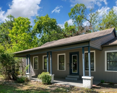 207 Hackberry Street - Photo Thumbnail 1