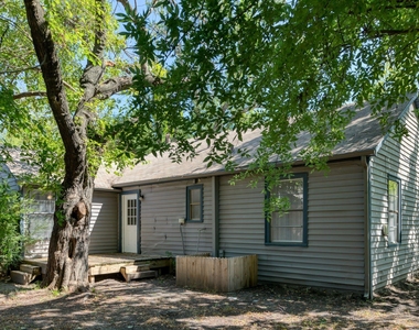 207 Hackberry Street - Photo Thumbnail 19