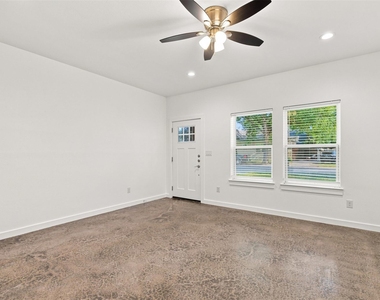 104 E Forest Avenue - Photo Thumbnail 7