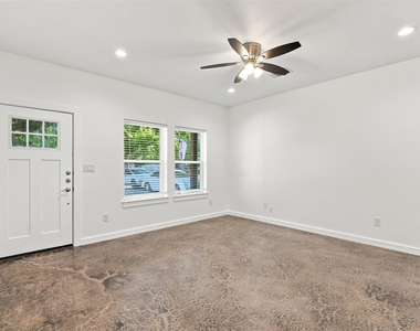 104 E Forest Avenue - Photo Thumbnail 6