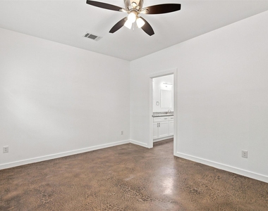 104 E Forest Avenue - Photo Thumbnail 13