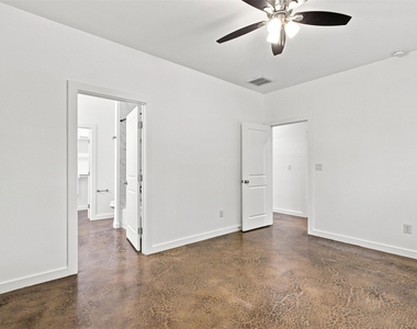 104 E Forest Avenue - Photo Thumbnail 14