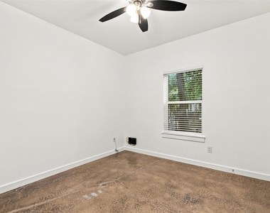104 E Forest Avenue - Photo Thumbnail 8
