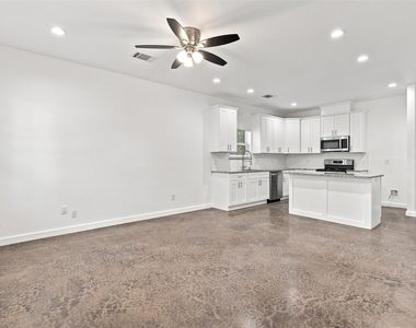 104 E Forest Avenue - Photo Thumbnail 1
