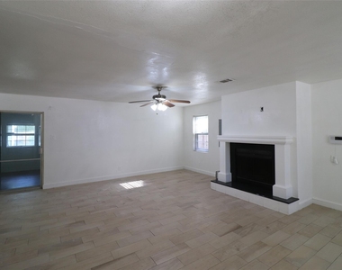 4106 Timberline Drive - Photo Thumbnail 2