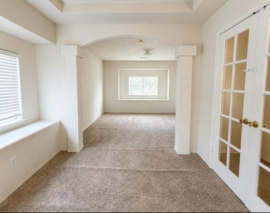 4420 Corner Brook Lane - Photo Thumbnail 11
