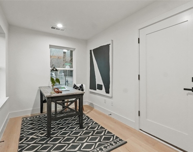 2031 N Prairie Avenue - Photo Thumbnail 5