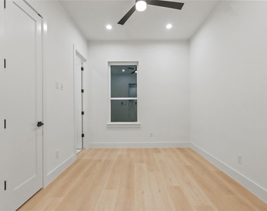 2031 N Prairie Avenue - Photo Thumbnail 13