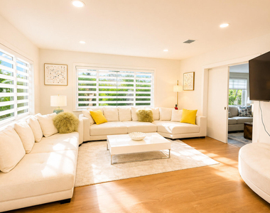 800 Se 11th Court - Photo Thumbnail 1