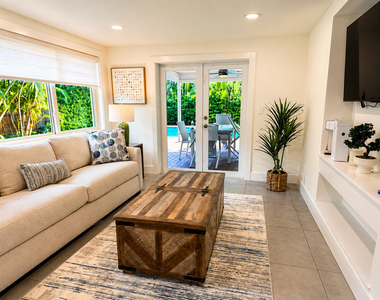 800 Se 11th Court - Photo Thumbnail 15