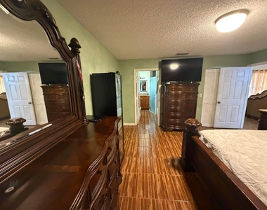5842 Lake George Place - Photo Thumbnail 4