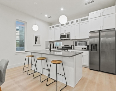 2031 N Prairie Avenue - Photo Thumbnail 9
