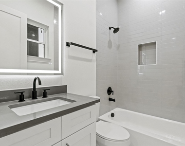 2031 N Prairie Avenue - Photo Thumbnail 14