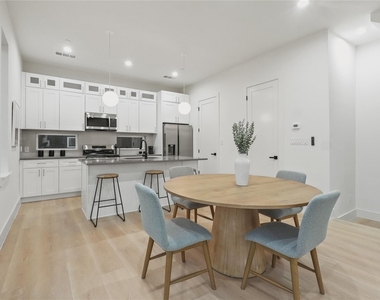 2031 N Prairie Avenue - Photo Thumbnail 7