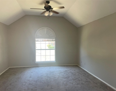 7775 Arcadia Trail - Photo Thumbnail 6