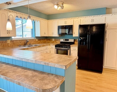 6612 Crow Circle - Photo Thumbnail 4