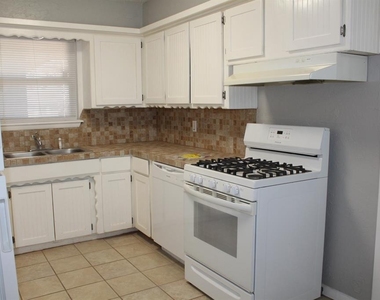 3036 Se 20th Street - Photo Thumbnail 2
