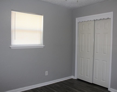3036 Se 20th Street - Photo Thumbnail 13