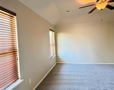 17516 Black Hawk Drive - Photo Thumbnail 8