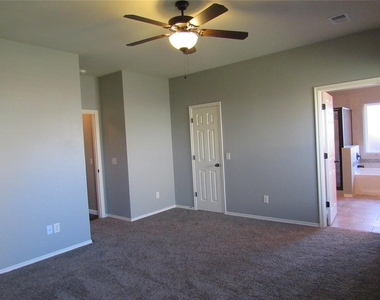 17516 Black Hawk Drive - Photo Thumbnail 10