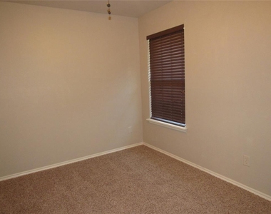 17516 Black Hawk Drive - Photo Thumbnail 16