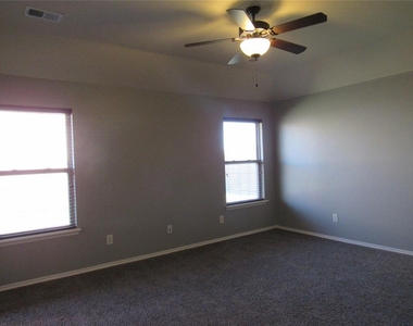 17516 Black Hawk Drive - Photo Thumbnail 9