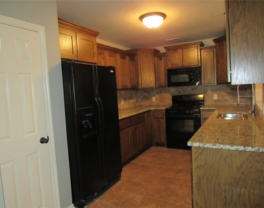 17516 Black Hawk Drive - Photo Thumbnail 5