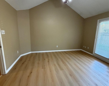 705 Cimarron Trail - Photo Thumbnail 10