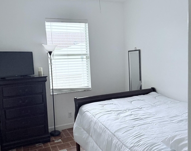 11937 Sturbridge Lane - Photo Thumbnail 22