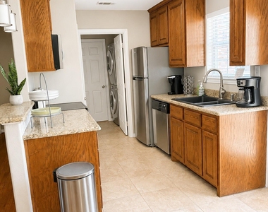1411 West Street - Photo Thumbnail 3