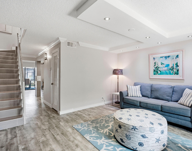 721 Se 1st Way - Photo Thumbnail 5