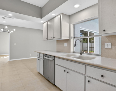 1544 Nw 9th Street - Photo Thumbnail 14