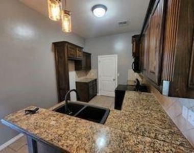 10716 Sw 32nd Street - Photo Thumbnail 1
