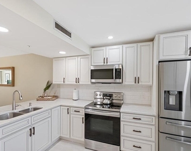 2101 Marina Isle Way - Photo Thumbnail 4