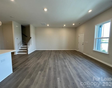 9233 Harwen Lane - Photo Thumbnail 8