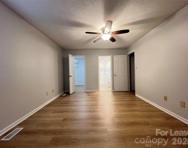 6428 Whitewater Drive - Photo Thumbnail 9