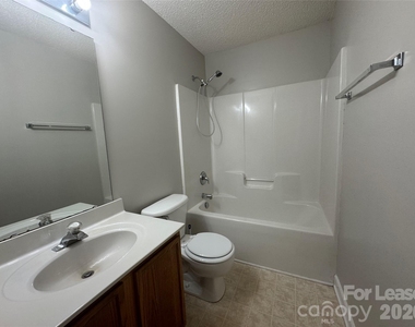 521 River View Drive - Photo Thumbnail 10