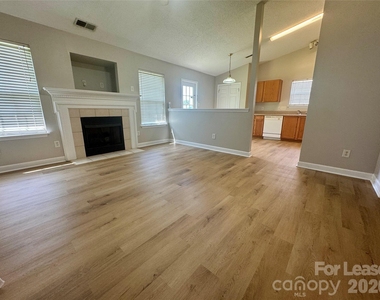 521 River View Drive - Photo Thumbnail 2