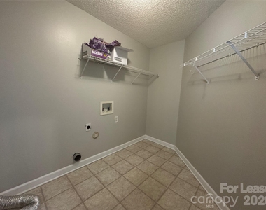 521 River View Drive - Photo Thumbnail 11