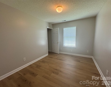 521 River View Drive - Photo Thumbnail 8