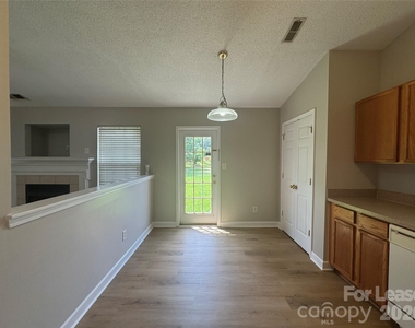 521 River View Drive - Photo Thumbnail 4