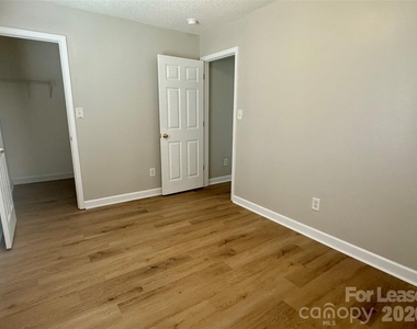 521 River View Drive - Photo Thumbnail 9