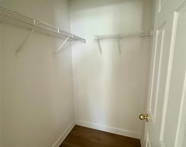 521 River View Drive - Photo Thumbnail 6