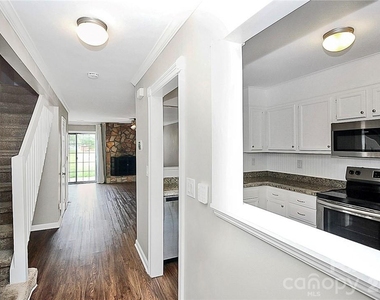 8203 Golf Ridge Drive - Photo Thumbnail 3