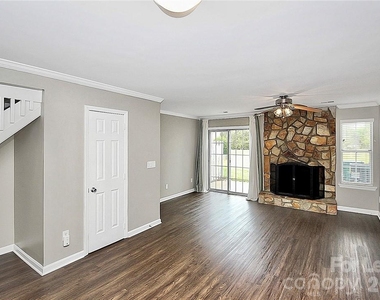 8203 Golf Ridge Drive - Photo Thumbnail 7