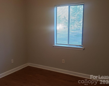8111 Marcus Lane - Photo Thumbnail 4
